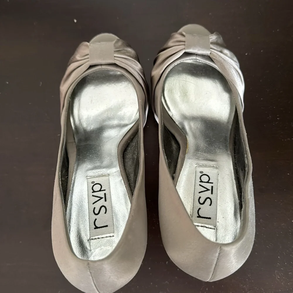 Peep toe, pewter pumps worn once size 6 - Picture 4 of 6